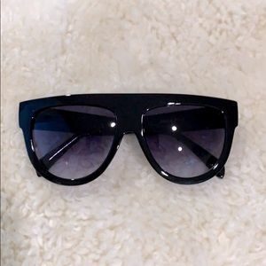 More black sunglasses! 😎